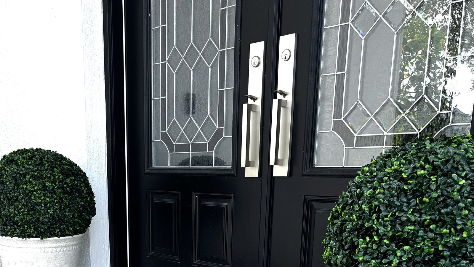 A Modern Luxury Entry Transformation