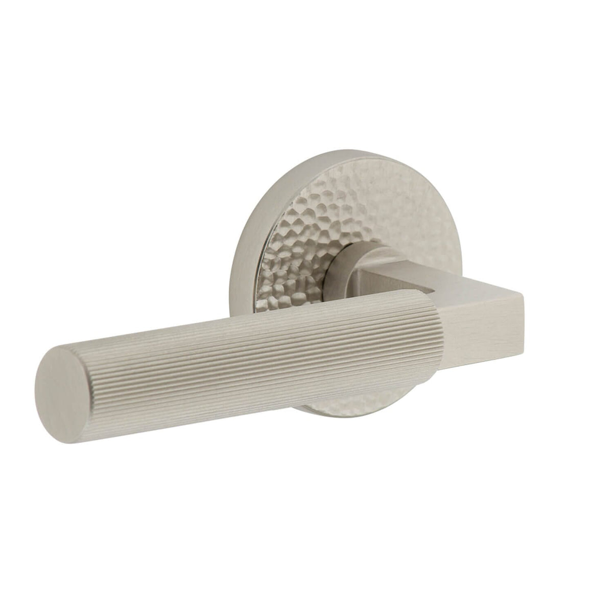 Circolo Hammered Rosette with Contempo Fluted Lever in Satin Nickel