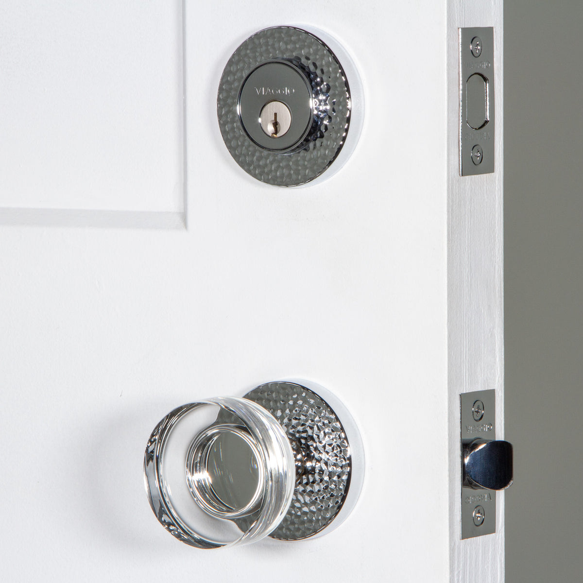 Circolo Hammered Rosette Entry Set with Circolo Crystal Knob in Bright Chrome