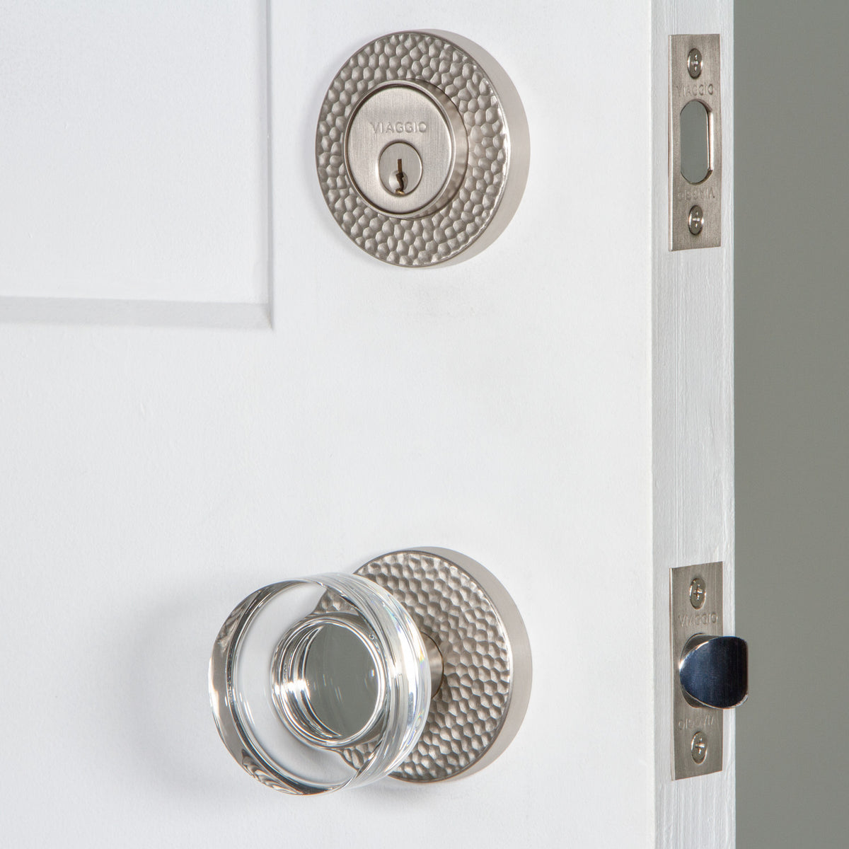 Circolo Hammered Rosette Entry Set with Circolo Crystal Knob in Satin Nickel