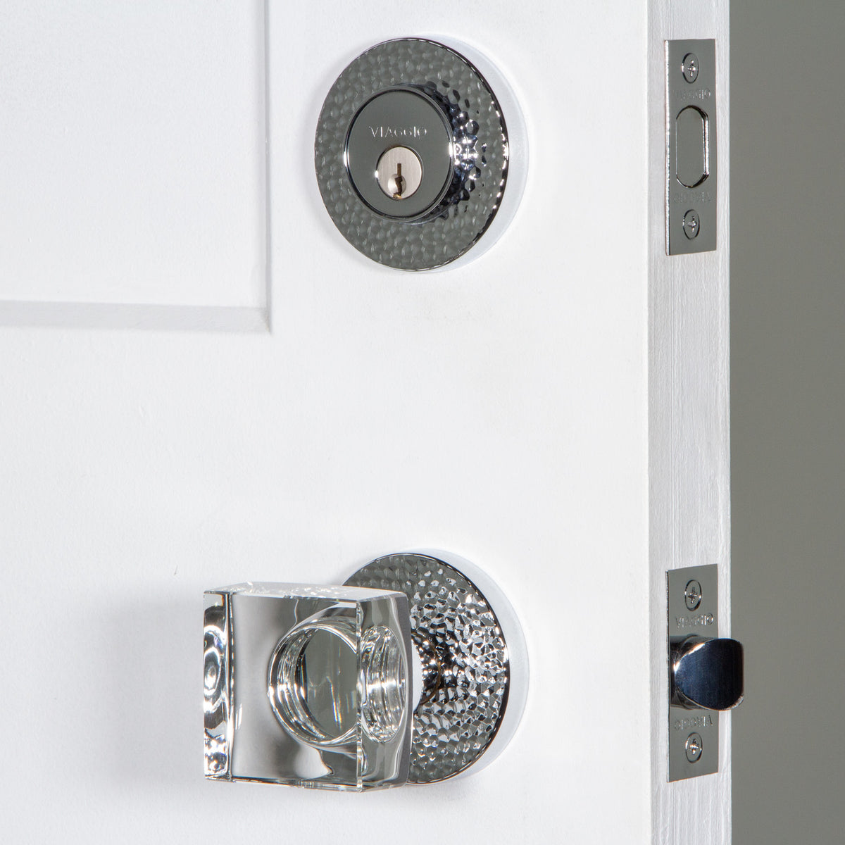 Circolo Hammered Rosette Entry Set with Quadrato Crystal Knob in Bright Chrome