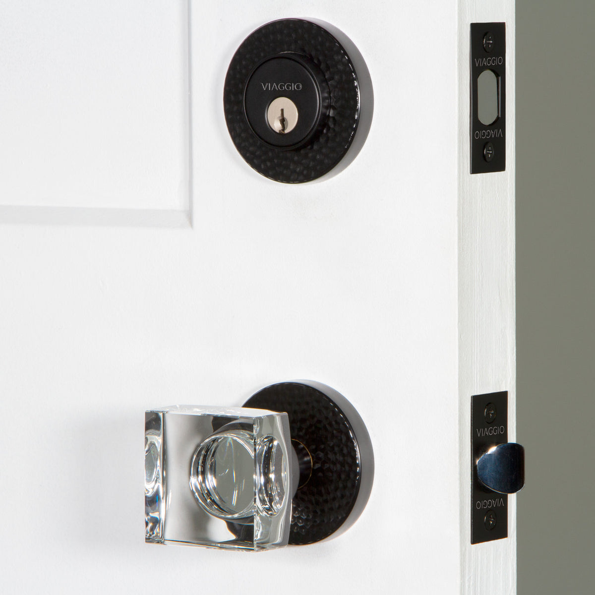 Circolo Hammered Rosette Entry Set with Quadrato Crystal Knob in Satin Black