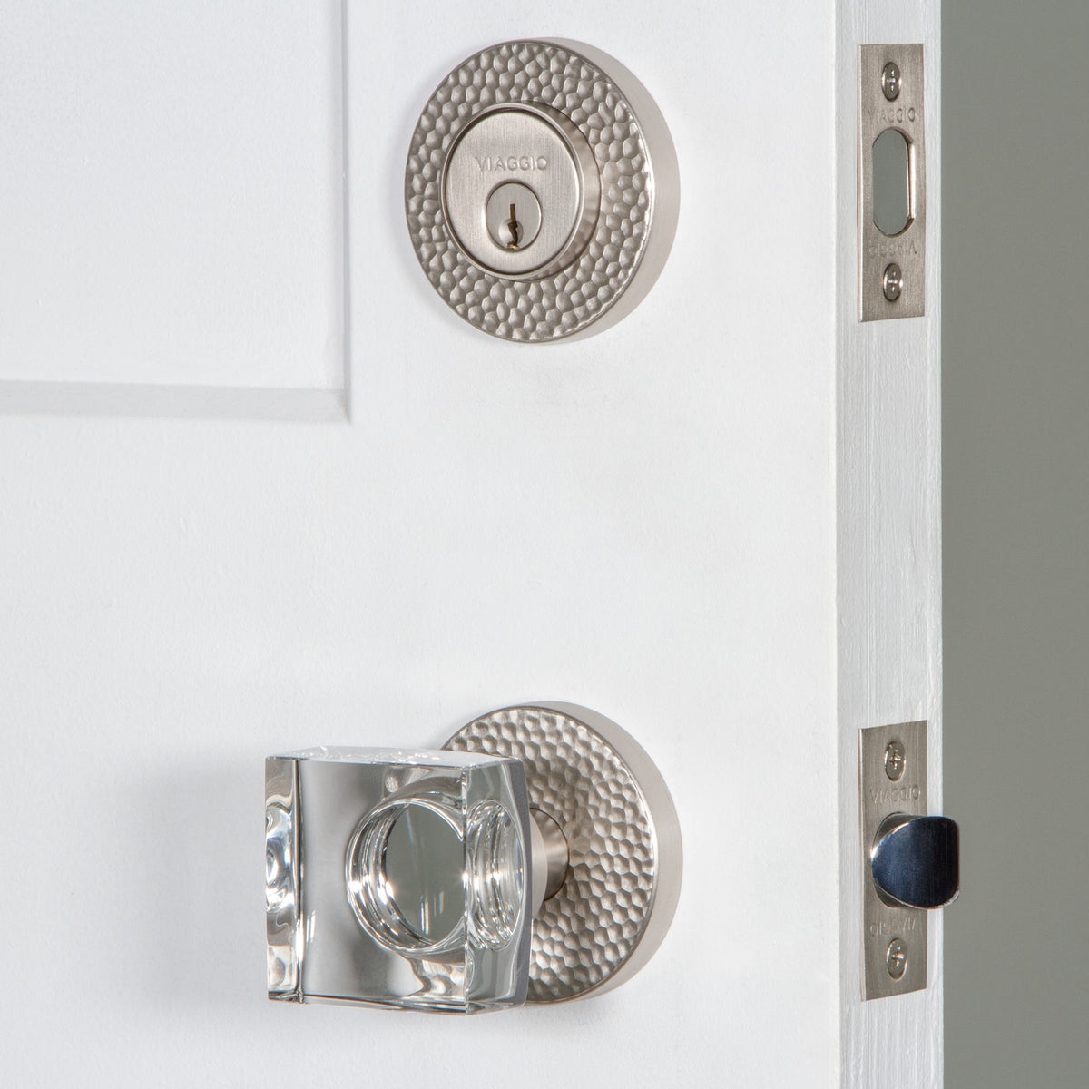 Circolo Hammered Rosette Entry Set with Quadrato Crystal Knob in Satin Nickel