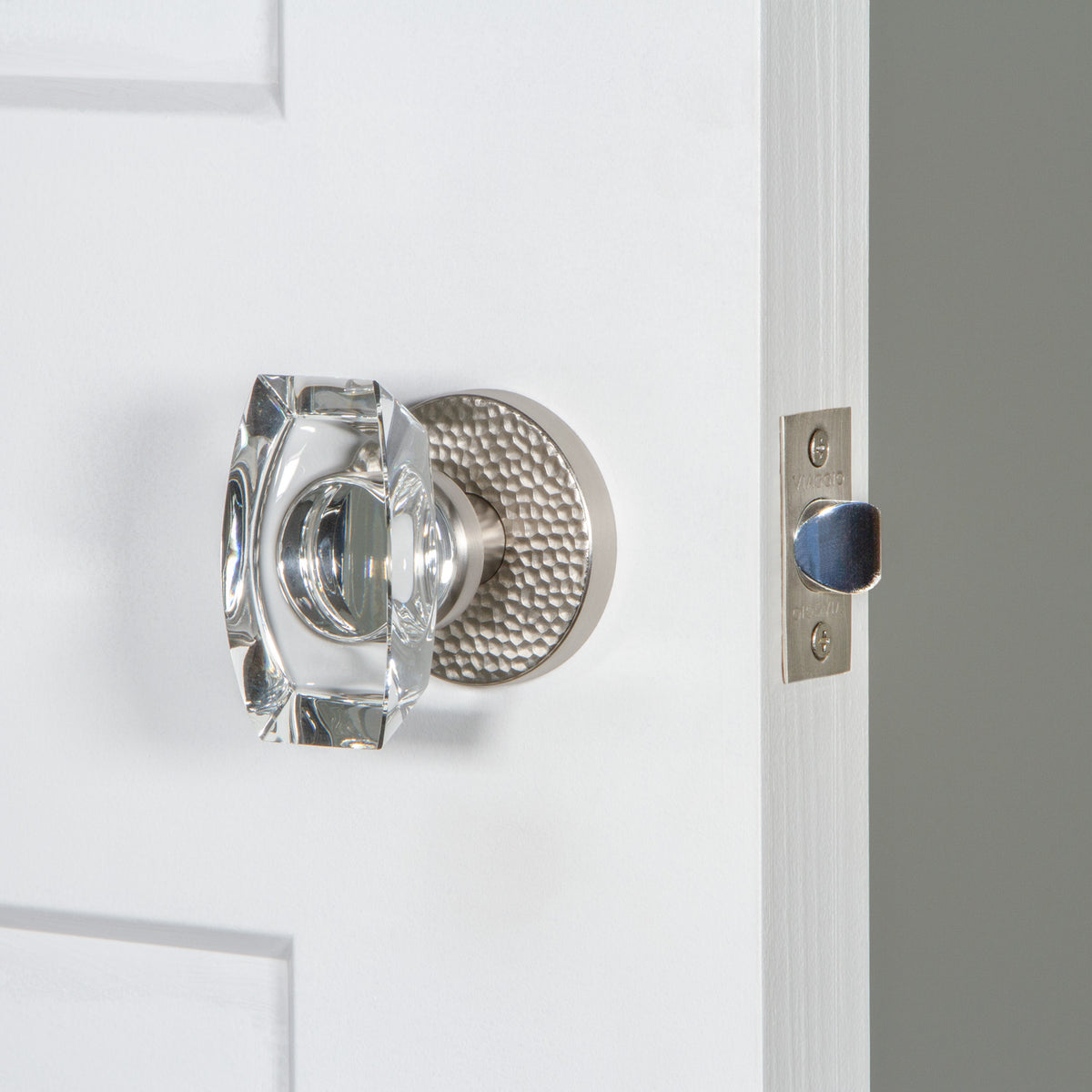 Circolo Hammered Rosette with Stella Crystal Knob in Satin Nickel