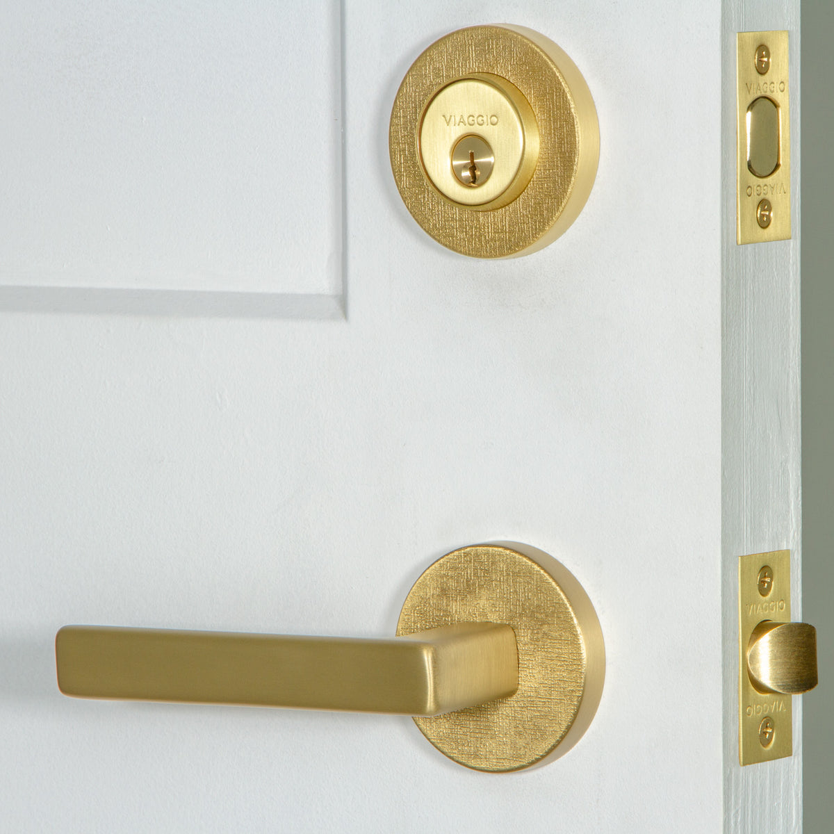 Circolo Linen Rosette Entry Set with Lusso Lever in Satin Brass