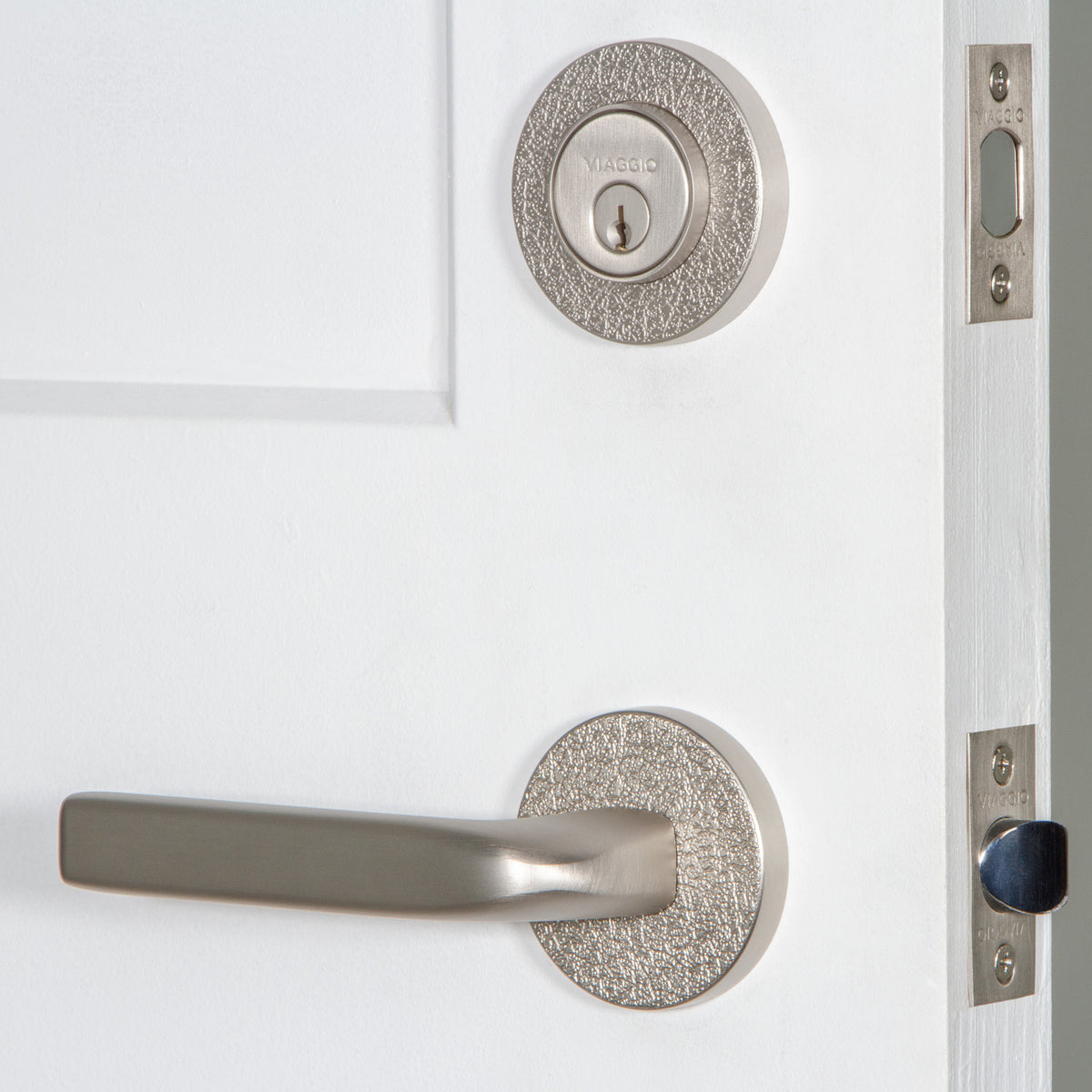 Circolo Leather Rosette Entry Set with Bella Lever in Satin Nickel