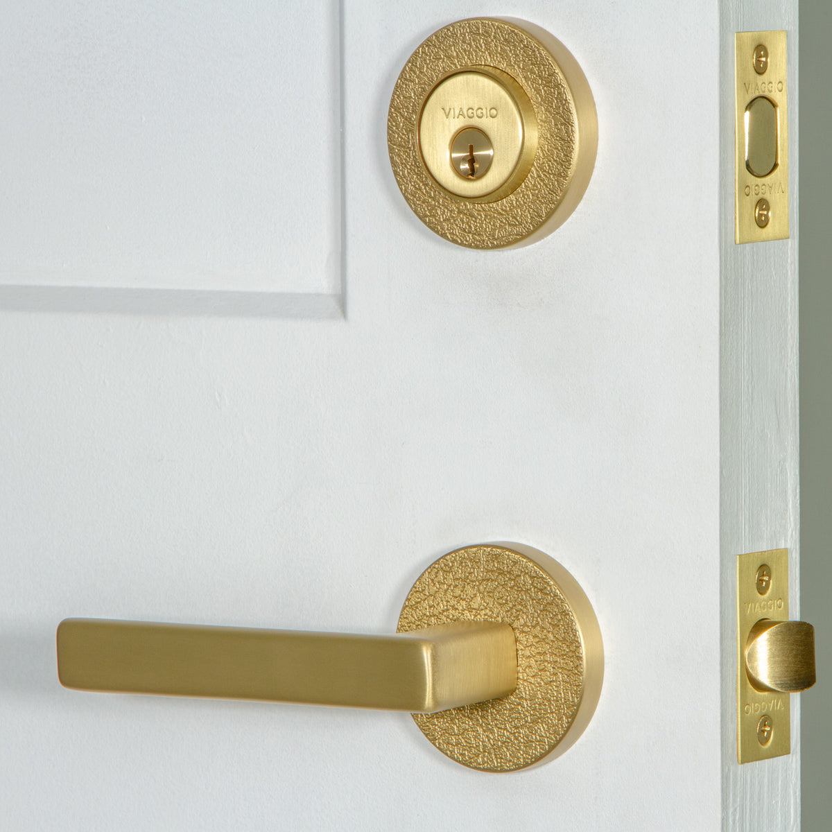 Circolo Leather Rosette Entry Set with Lusso Lever in Satin Brass