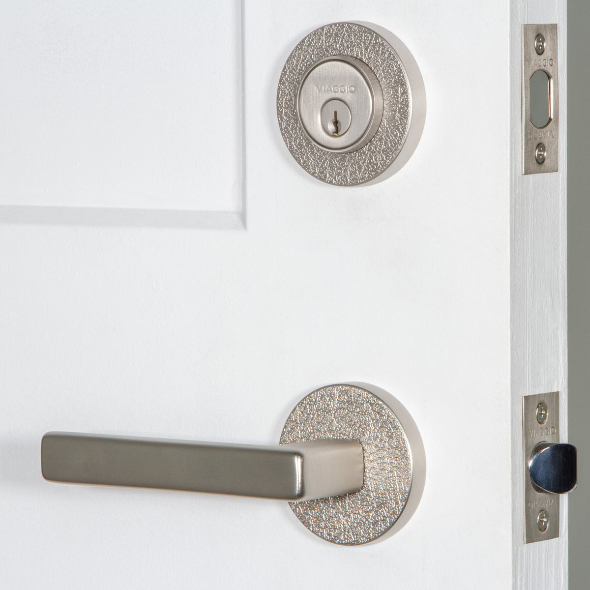 Circolo Leather Rosette Entry Set with Lusso Lever in Satin Nickel