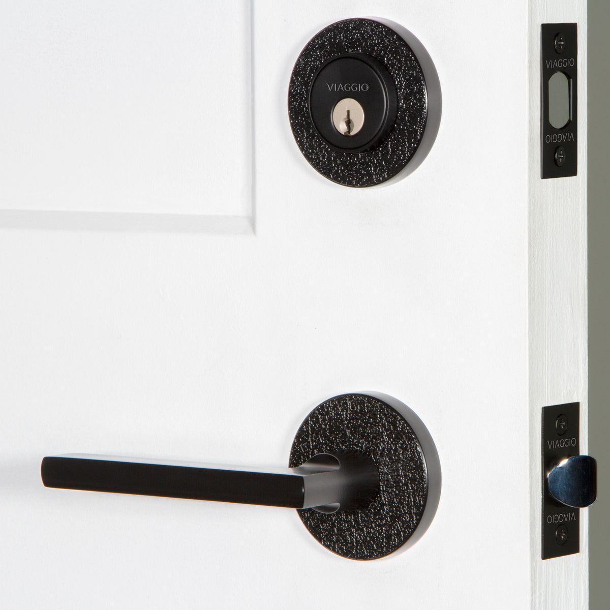 Circolo Leather Rosette Entry Set with Milano Lever in Satin Black