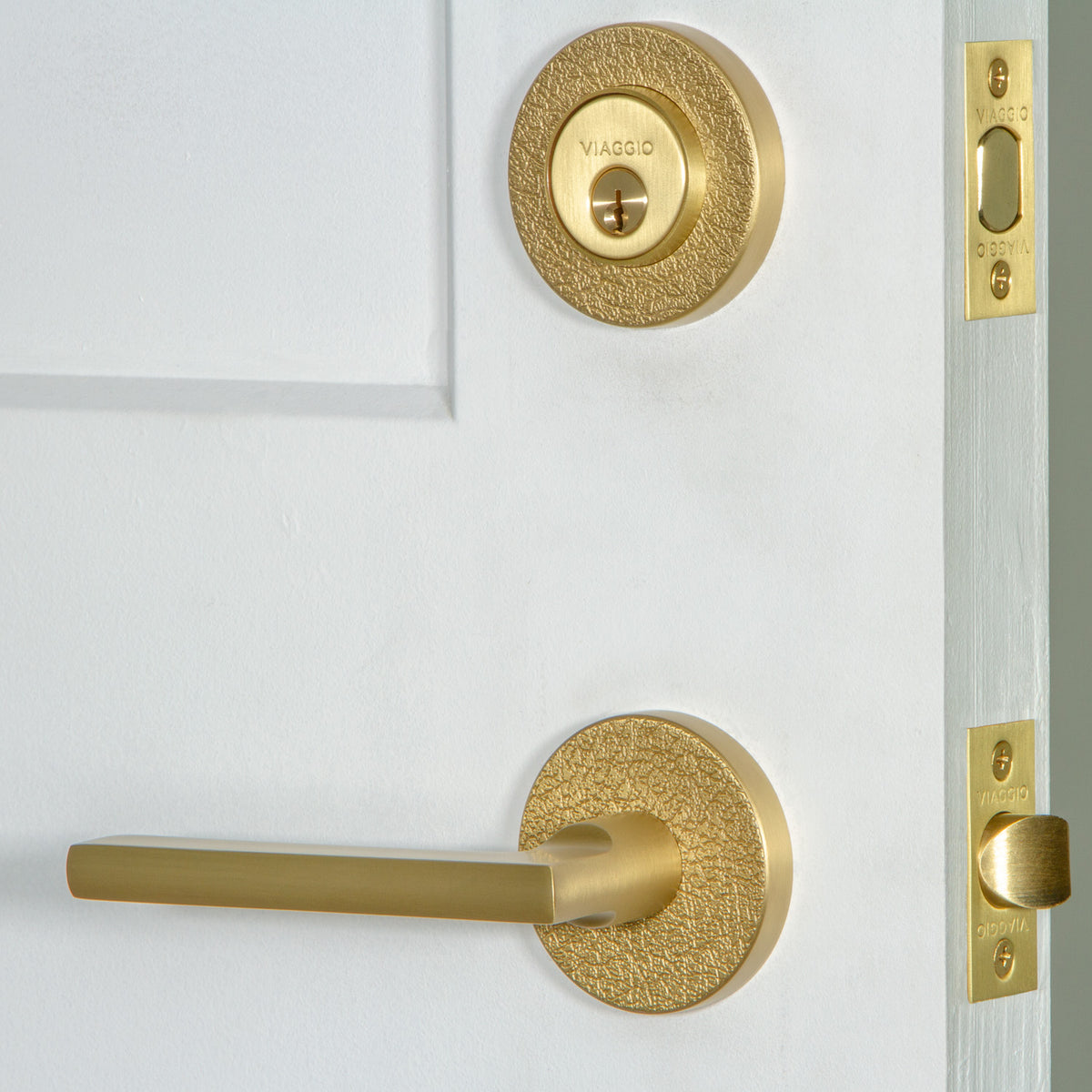 Circolo Leather Rosette Entry Set with Milano Lever in Satin Brass