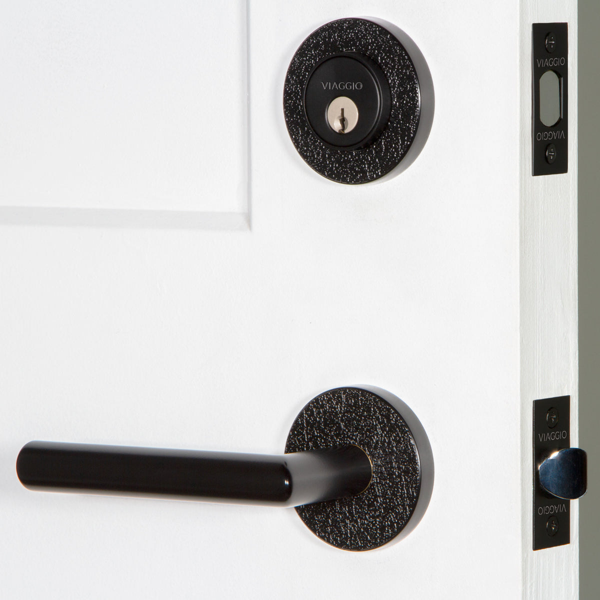 Circolo Leather Rosette Entry Set with Moderno Lever in Satin Black