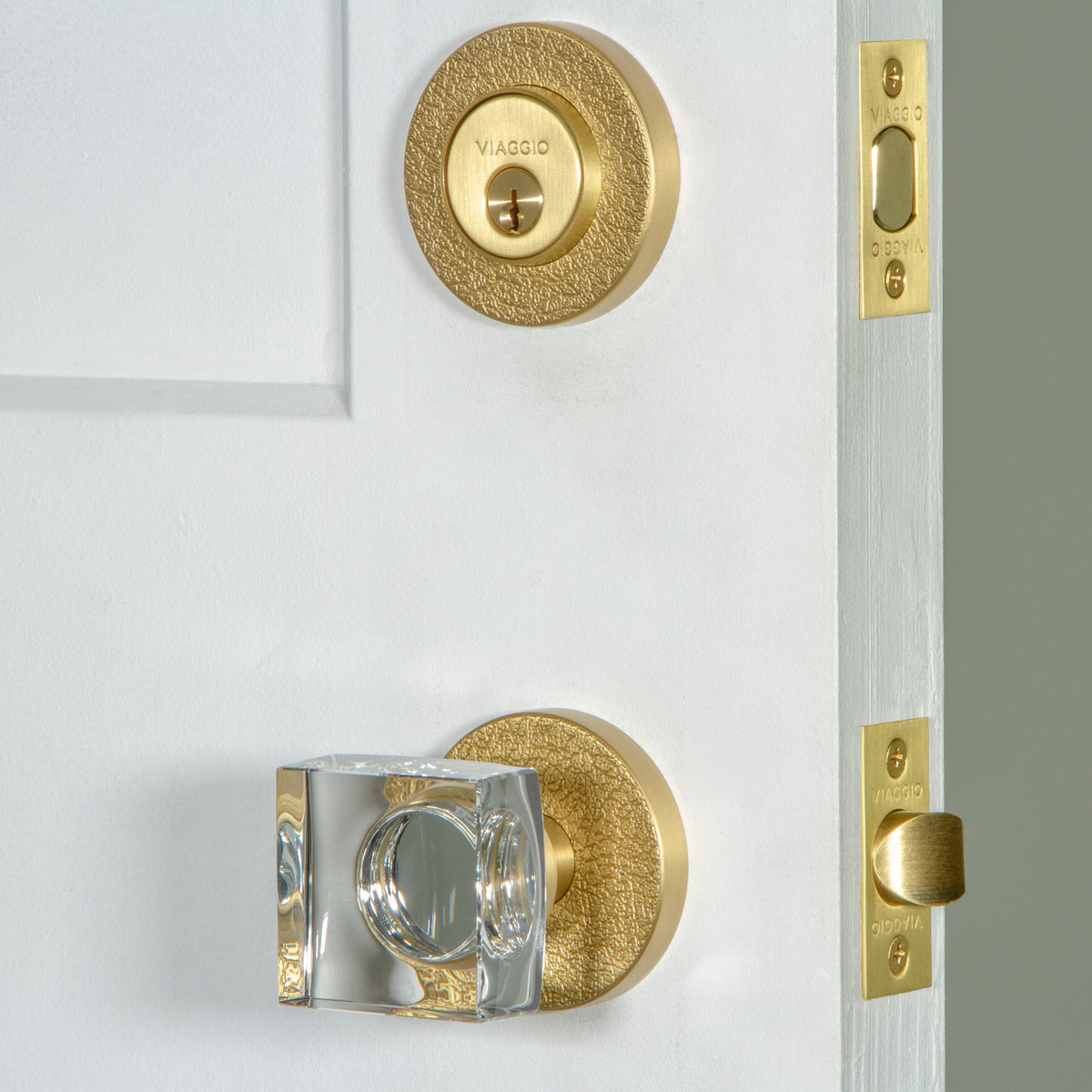 Circolo Leather Rosette Entry Set with Quadrato Crystal Knob in Satin Brass