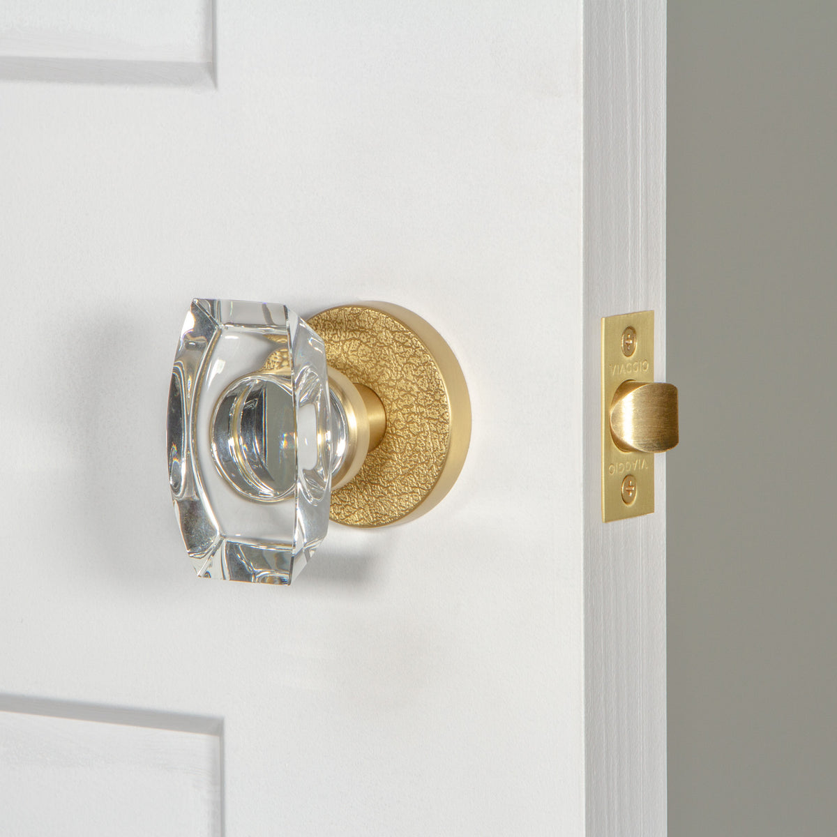 Circolo Leather Rosette with Stella Crystal Knob in Satin Brass