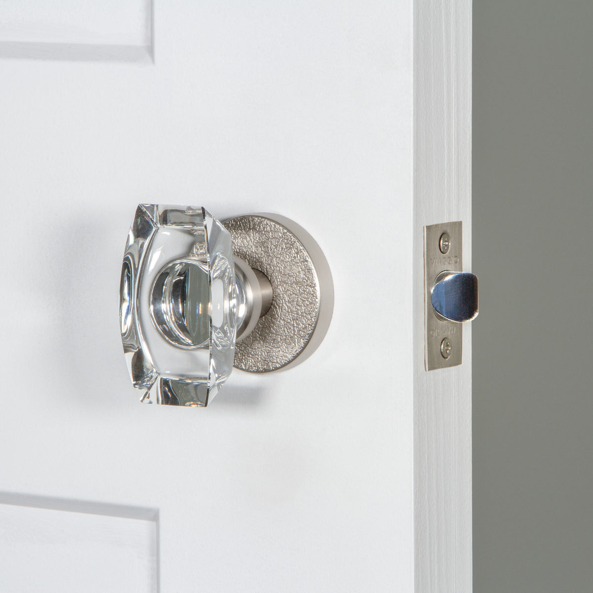 Circolo Leather Rosette with Stella Crystal Knob in Satin Nickel