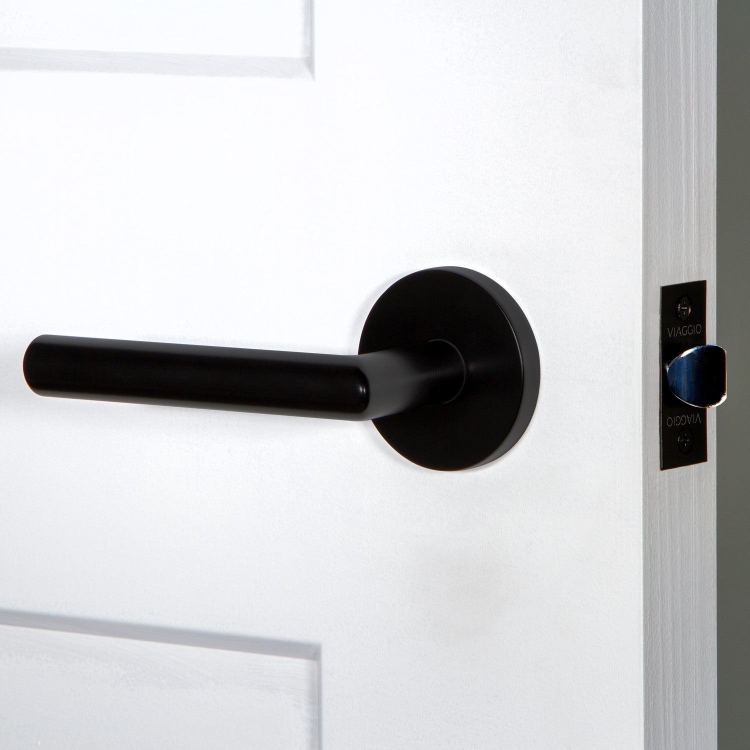 Circolo Rosette with Moderno Lever in Satin Black
