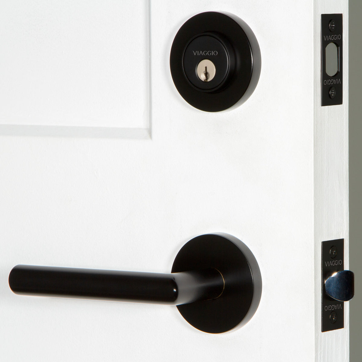 Circolo Rosette Entry Set with Moderno Lever in Satin Black