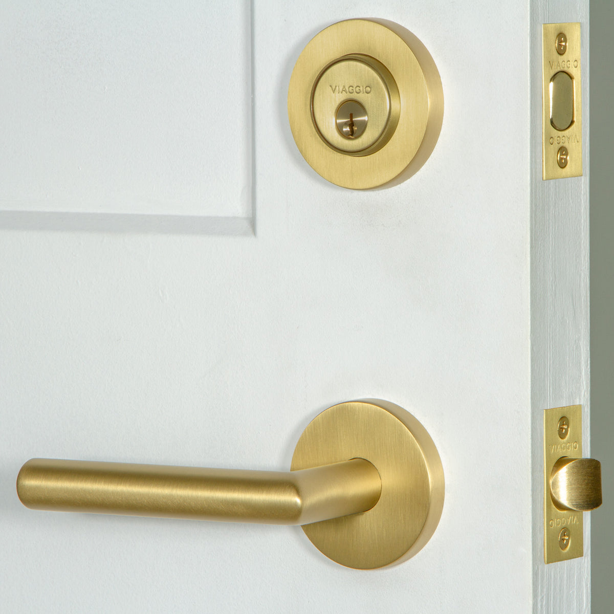 Circolo Rosette Entry Set with Moderno Lever in Satin Brass