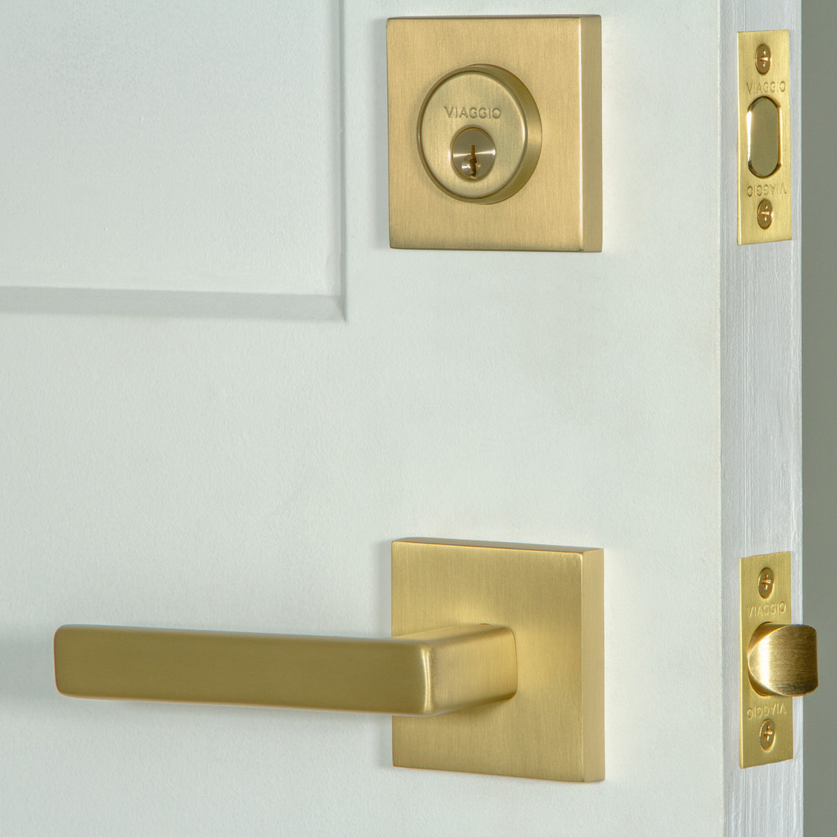 Quadrato Rosette Entry Set with Lusso Lever in Satin Brass