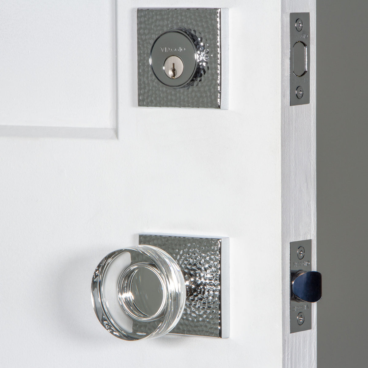 Quadrato Hammered Rosette Entry Set with Circolo Crystal Knob in Bright Chrome