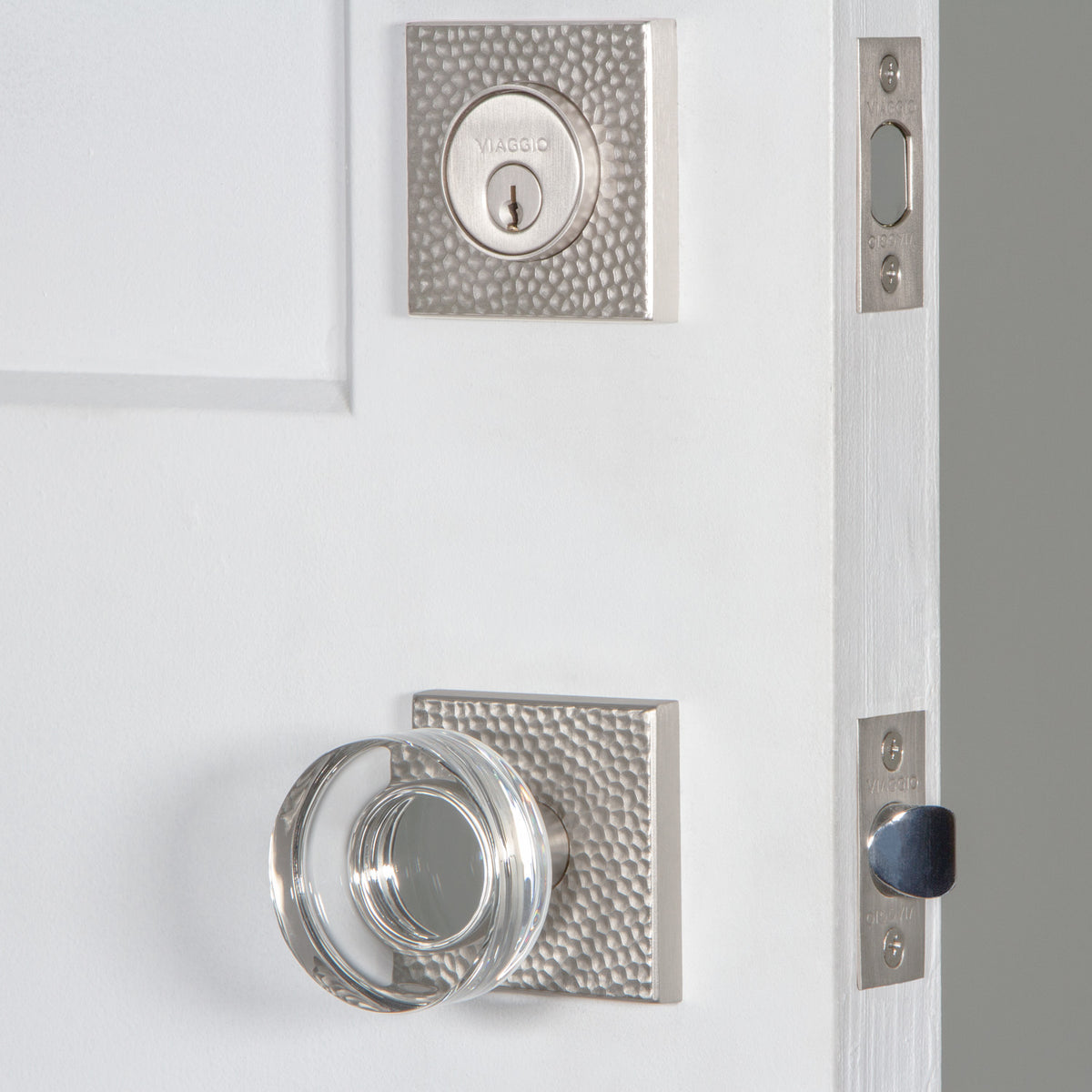 Quadrato Hammered Rosette Entry Set with Circolo Crystal Knob in Satin Nickel