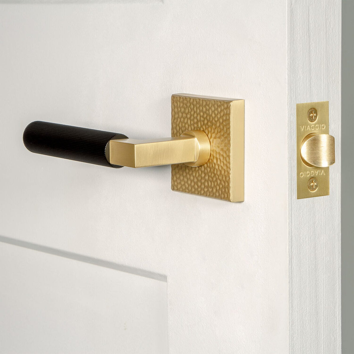 Quadrato Hammered Rosette in Satin Brass with Satin Black Contempo Fluted Lever