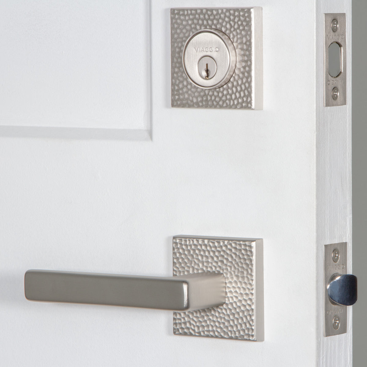 Quadrato Hammered Rosette Entry Set with Lusso Lever in Satin Nickel
