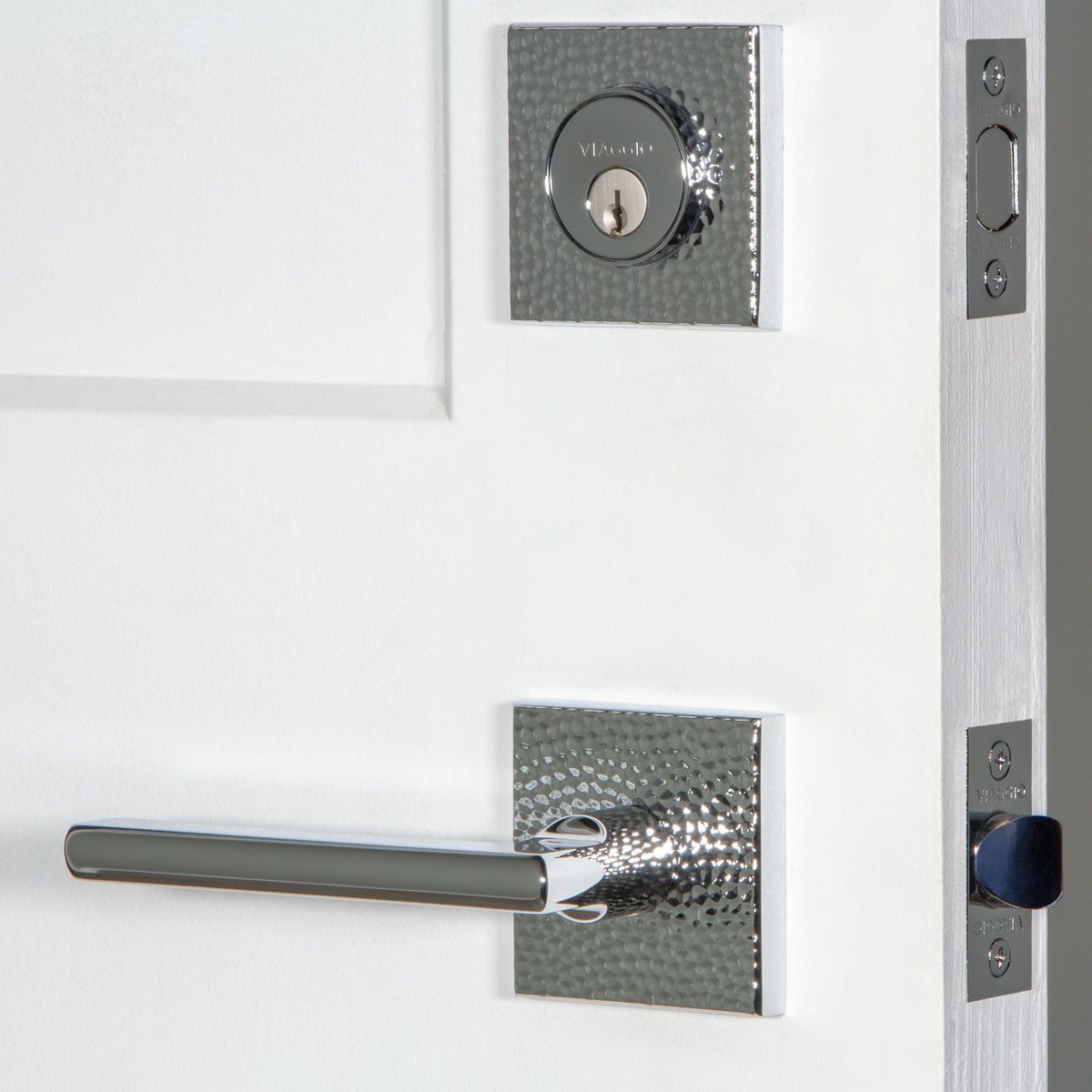 Quadrato Hammered Rosette Entry Set with Milano Lever in Bright Chrome