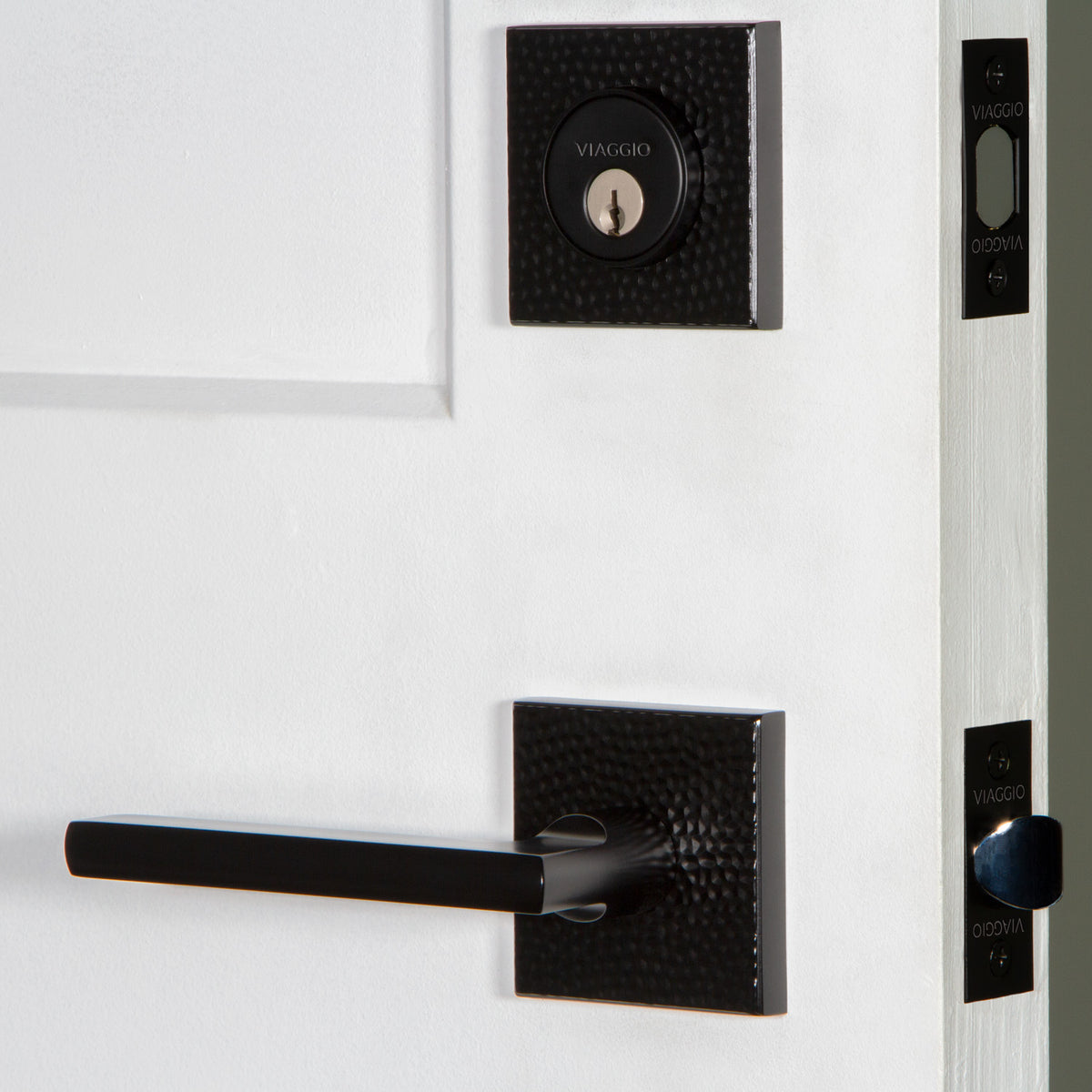 Quadrato Hammered Rosette Entry Set with Milano Lever in Satin Black